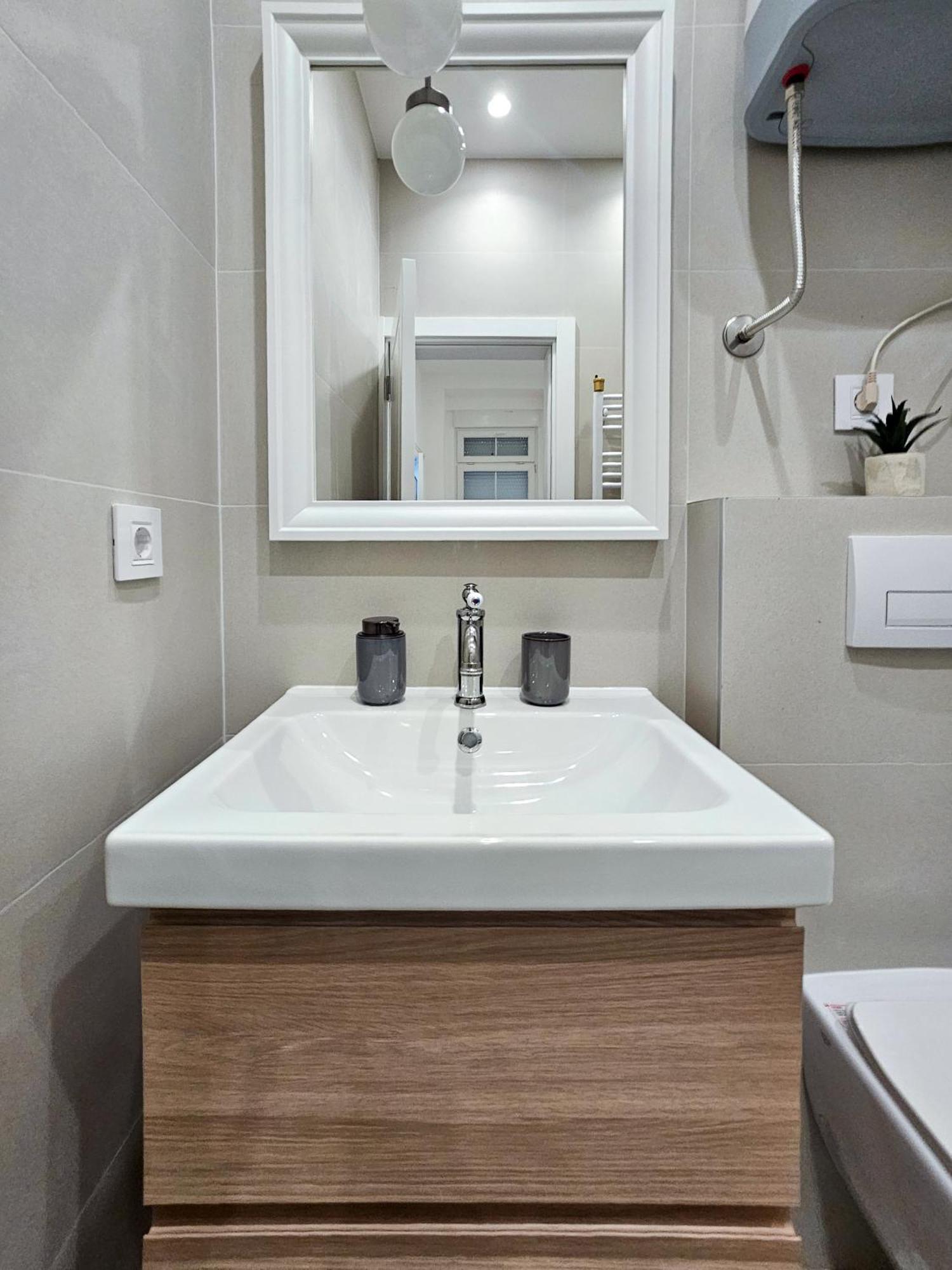 Easy Life Apartment Белград Екстериор снимка